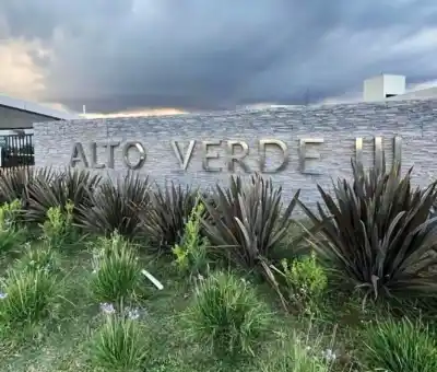Se refugió en un country de Yerba Buena, cambió su look y hasta borró sus tatuajes: la historia de la mujer acusada de un crimen narco