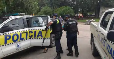 Un joven atacó a su padre con machete y cuchillo: lo que hizo al ver a la policía