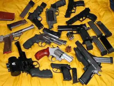 Amenazas en escuelas y un blanqueo polémico: el Senado aprobó la ley de armas que divide aguas