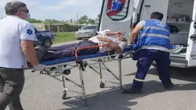 Un auto que huyó desencadenó un choque entre dos motos en la Ruta 308 de Alberdi