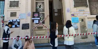 Alumnos de la Escuela Normal denuncian que un proyecto oficial amenaza su identidad