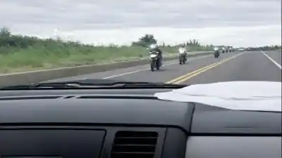 Decenas de jóvenes corren picadas en la Ruta 38 de Aguilares y generan alto riesgo vial