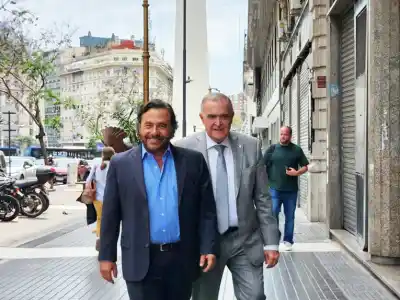 El gobernador que junta aliados en el PJ mientras se despega del kirchnerismo
