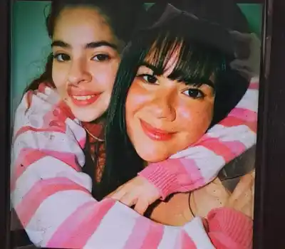 Intentó esquivar un camión con su hija en la moto y el desenlace es desgarrador