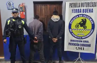 Dos delincuentes le robaron el celular a una mujer y lo que hicieron después fue descubierto por la policía
