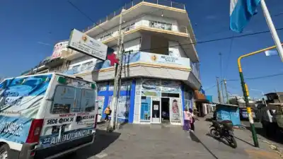 Atendían 24 horas, tenían ambulancias y farmacia: la fachada perfecta de una clínica trucha que escondía algo peor