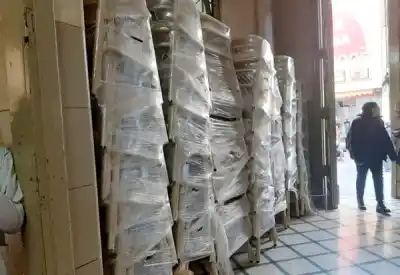 Tras dos días de protesta, el Gobierno entregó pupitres nuevos a la Normal: ¿qué pasará con el resto de los reclamos?