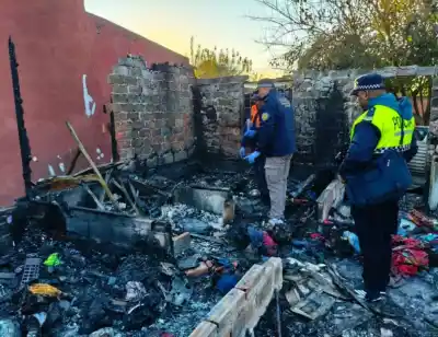 Desesperado intento de rescate en Lastenia: el padre volvió a entrar a la casa en llamas para salvar a su hijo de 5 años