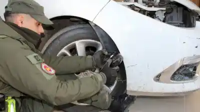 Oculto en el motor: lo que encontraron en un control de rutina en Simoca