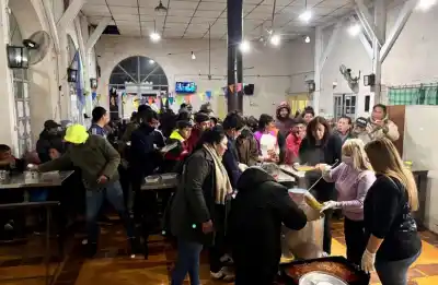 El refugio que recibe a 100 personas cada noche en Tucumán y que ya asistió a más de 670