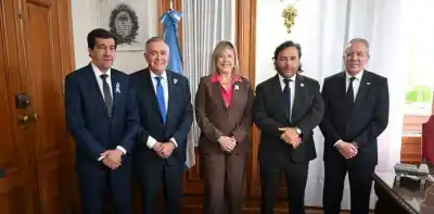 Reunión clave en Casa de Gobierno: los detalles del operativo que busca frenar los vuelos ilegales en el NOA