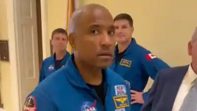 Los increparon en el Capitolio: “Dejen de mentir, nunca fueron al espacio”