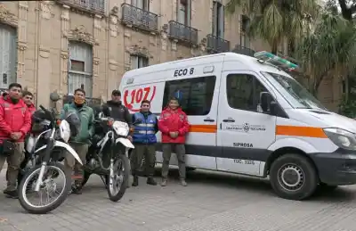 El corazón se detuvo en la calle: la increíble maniobra que los salvó en pleno centro