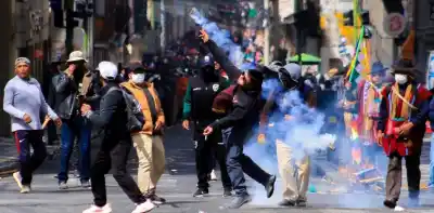 Gritos de ‘¡Que renuncie!’ y explosiones: Así se vive la crisis en Bolivia