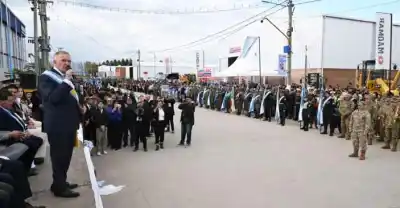 Jaldo encabezó el desfile en Famaillá y lanzó un contundente mensaje contra la grieta