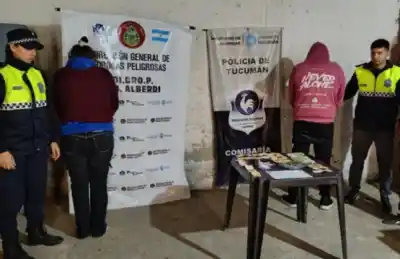 Caminaban por Alberdi y un detalle delató lo que escondían