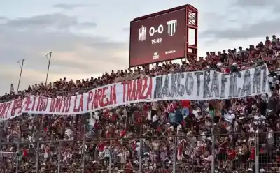 La pelea en la tribuna que desnudó la interna de la barra de San Martín: ¿qué pasó realmente?