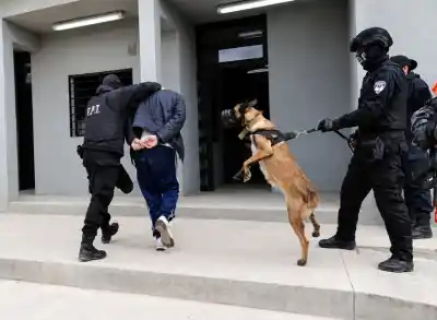 55 internos fueron trasladados de comisarías a penales de la provincia