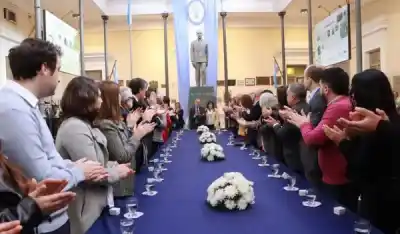 Emoción hasta las lágrimas: la carta que quebró al rector de la UNT en su despedida