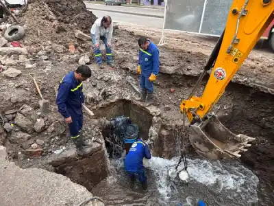 Fuga en el acueducto El Cadillal: evalúan cortar el agua en San Miguel de Tucumán