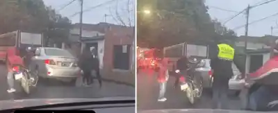 Con una niña a bordo: el violento ataque de un motociclista a un auto que nadie esperaba