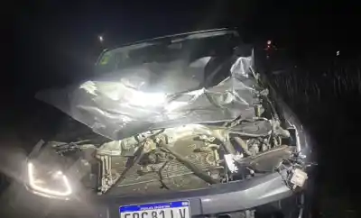 Iba manejando tranquilo y un caballo apareció de la nada: el impacto destrozó su camioneta
