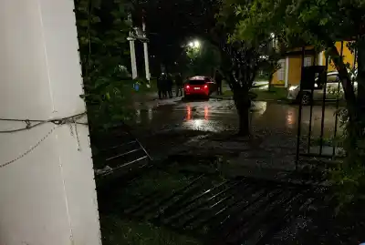 La lluvia no dio tregua: tres accidentes en menos de dos horas sacudieron la capital