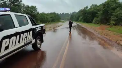 Le robó la tarjeta de crédito a un detenido en los calabozos: las cámaras lo delataron