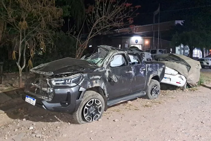 Una de las camionetas que utilizaba la banda que lideraba la ex Miss Orán.