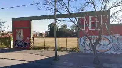 Villa Luzuriaga: hallan a un pitbull decapitado en un predio donde juegan niños