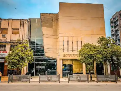 Joven víctima de abuso denunció a sus abogados por despojarla de su indemnización millonaria
