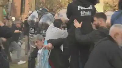 Fanáticos se reunieron en Plaza de Mayo y lo que ocurrió después sorprendió a todos