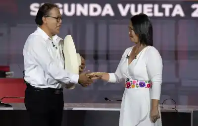 Elecciones en Perú: el balotaje que mantiene en vilo al país