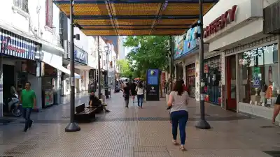 Comercios del centro de San Miguel de Tucumán definen sus horarios para las compras navideñas