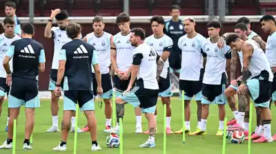 Mientras Scaloni busca reemplazante, un preconvocado a la Selección fichó por un gigante inglés