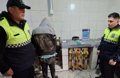 Buscaban un televisor robado y terminaron encontrando 130 dosis de cocaína en La Bombilla
