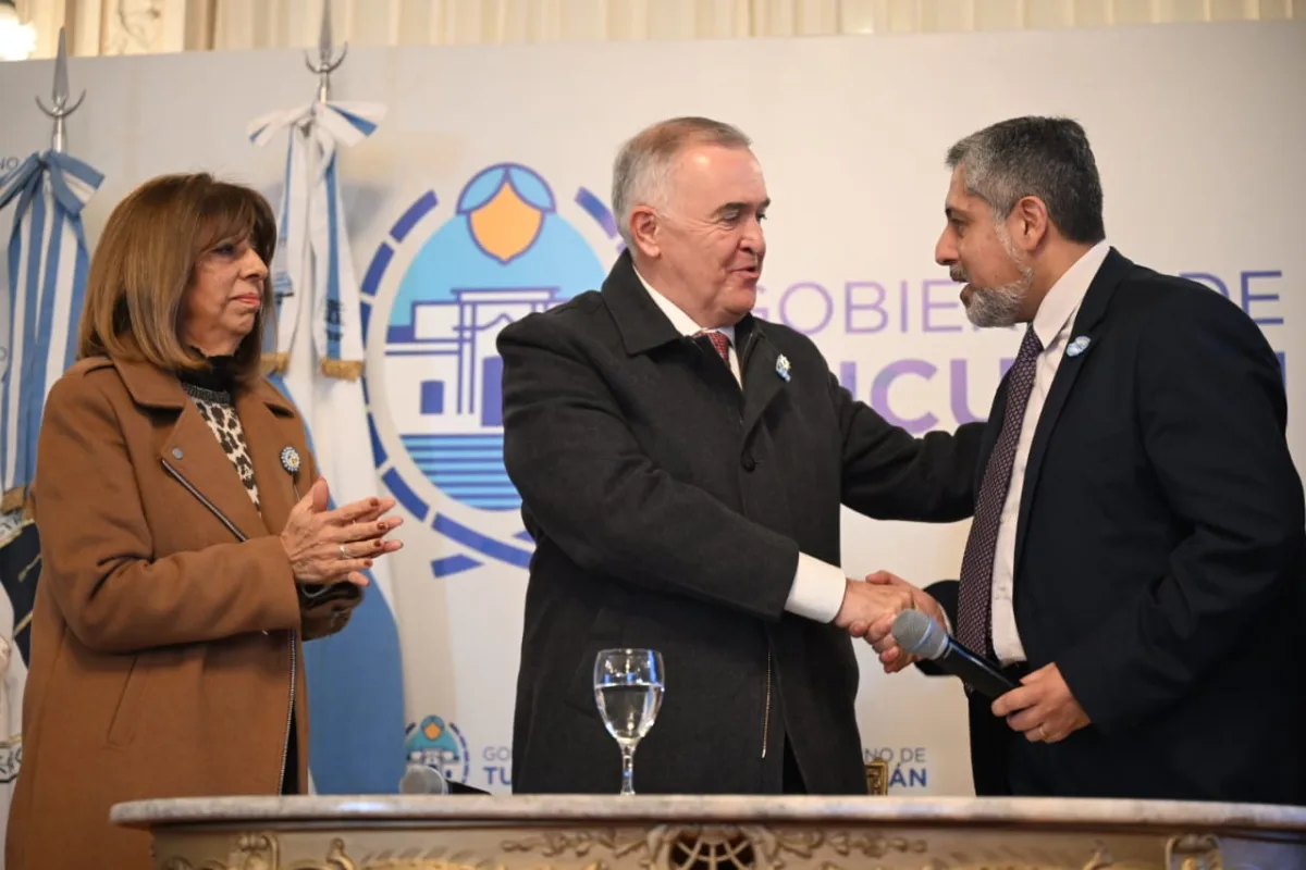 Funcionarios en el lanzamiento