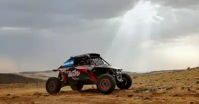 Cavigliasso gana la crucial Etapa Maratón del Dakar y escala al podio general