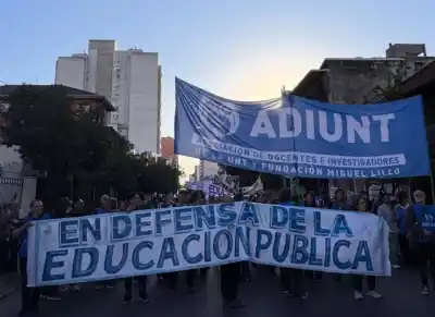 Rechazo al acuerdo salarial: el gremio docente de la UNT mantiene el paro y apunta a la Corte