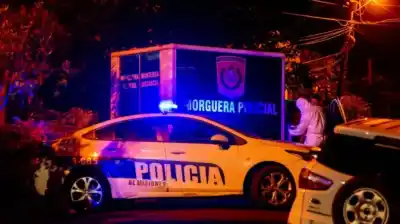 Fue a despertar a su mamá y se encontró con una escena desgarradora: qué investiga la Justicia