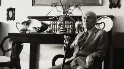 A 40 años de su muerte, una muestra en el Recoleta invita a redescubrir a Borges desde otro lugar