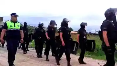Desalojo en Manantial Sur: la Policía de Tucumán frustró una toma masiva con balas de goma