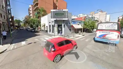 Detienen a tres hombres por robarle la mochila a un policía en Barrio Norte de Tucumán