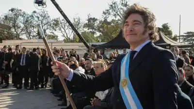 Vuelve al ruedo: Milei retoma las giras patrias en medio de la tormenta Adorni