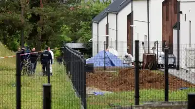 Hallazgo macabro en Polonia: obreros descubrieron 34 fetos enterrados en el jardín de una médica