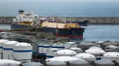 El petróleo se derrumba por debajo de los US$80 y el riesgo país toca un nuevo piso histórico