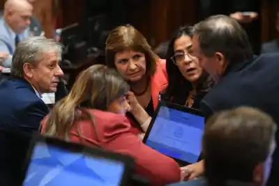 El movimiento que tomó La Libertad Avanza en el Senado para frenar la embestida contra Adorni