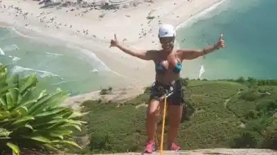Un resbalón fatal en un mirador: murió tras caer 30 metros mientras se preparaba para hacer rápel