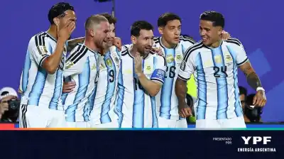 La jugada que dejó helados a los argelinos: Messi se vistió de héroe en el debut mundialista