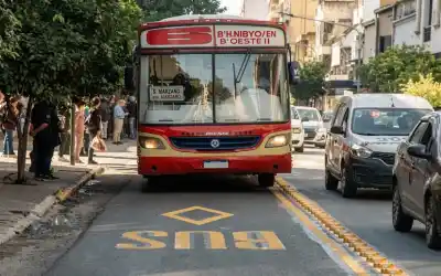 Golpe al bolsillo: el boleto de colectivo sube a $1.700 y los taxis aumentan un 33%